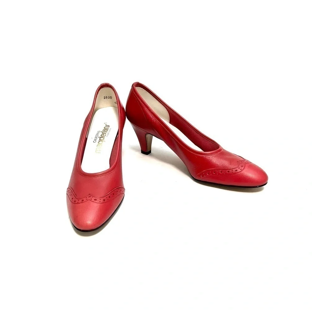 Vintage 1970s deadstock red leather wing tip brogue heels